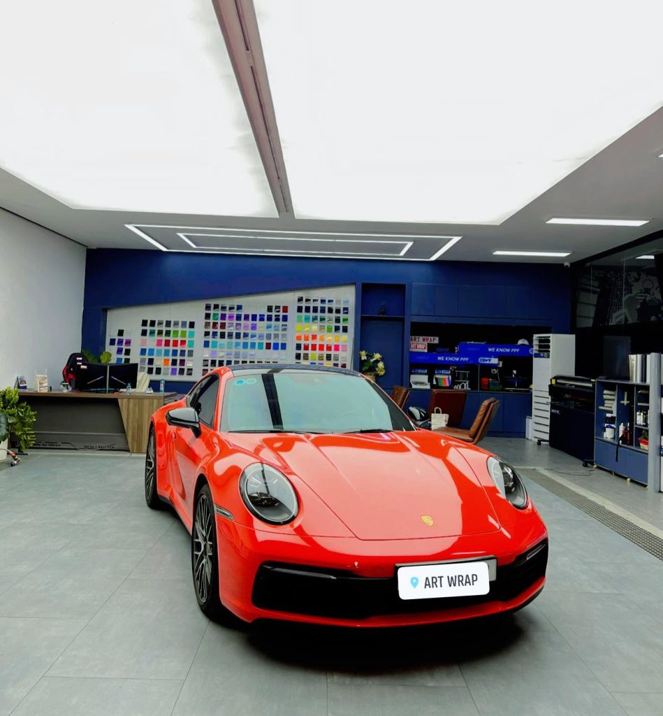 Porsche 911 màu đỏ tại xưởng ART WRAP